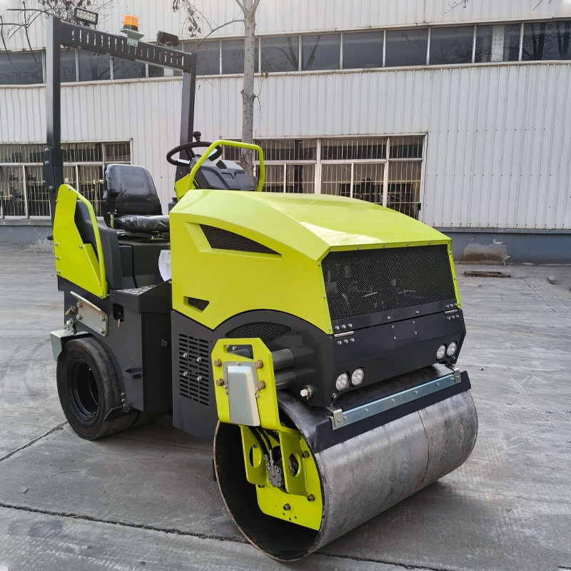 新款3.5噸前鋼后膠座駕式壓路機(jī)3500